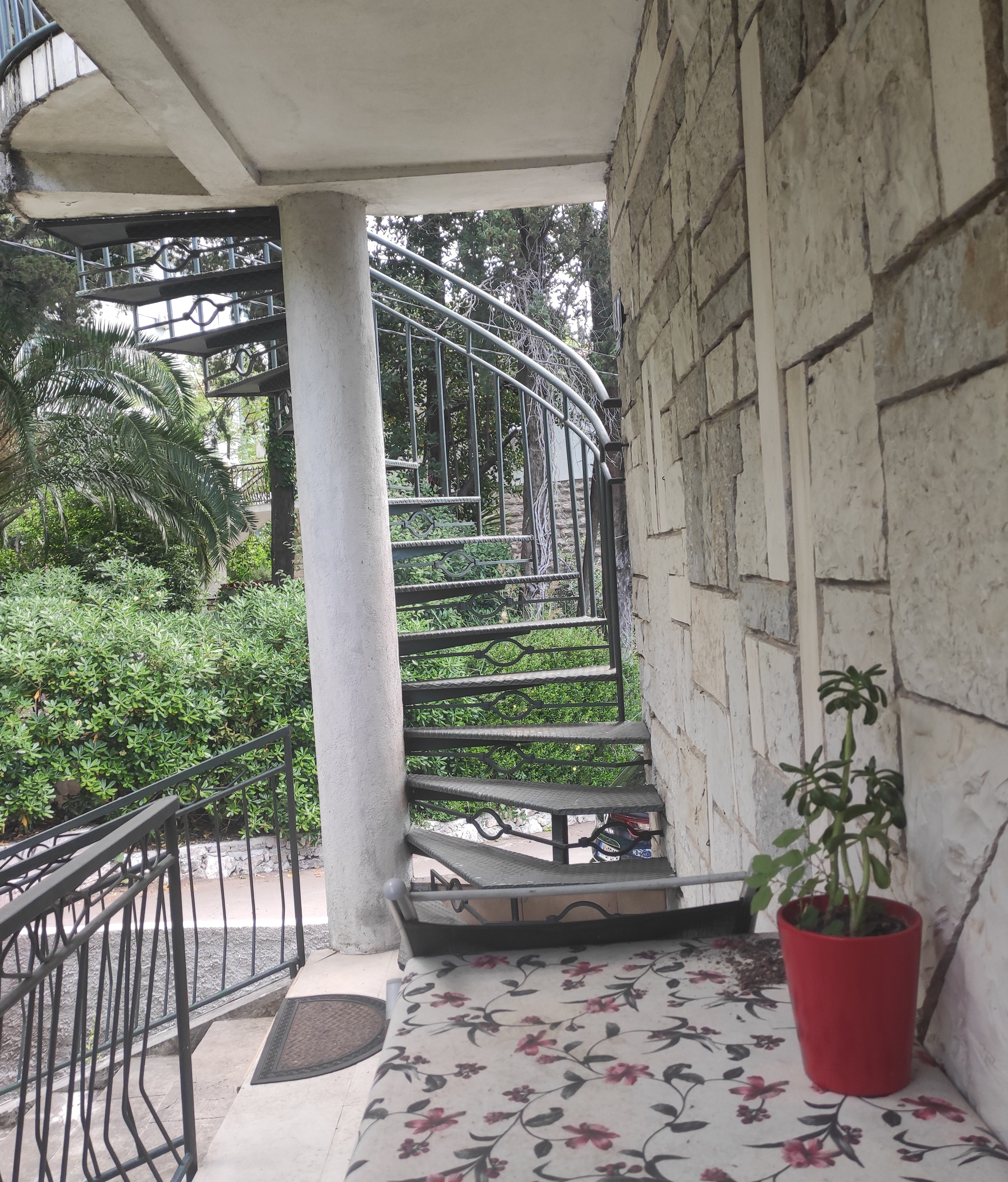 Image of House - 6 Bedrooms - 4 Bathrooms for Sale in Herceg-Novi-Herceg Novi-Montenegro, Image 23
